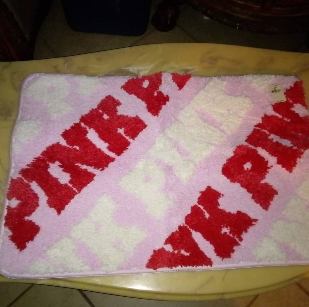VS Victoria's Secret PINK bathmat
